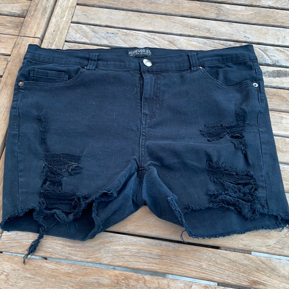 Black forever 21 ripped jean shorts